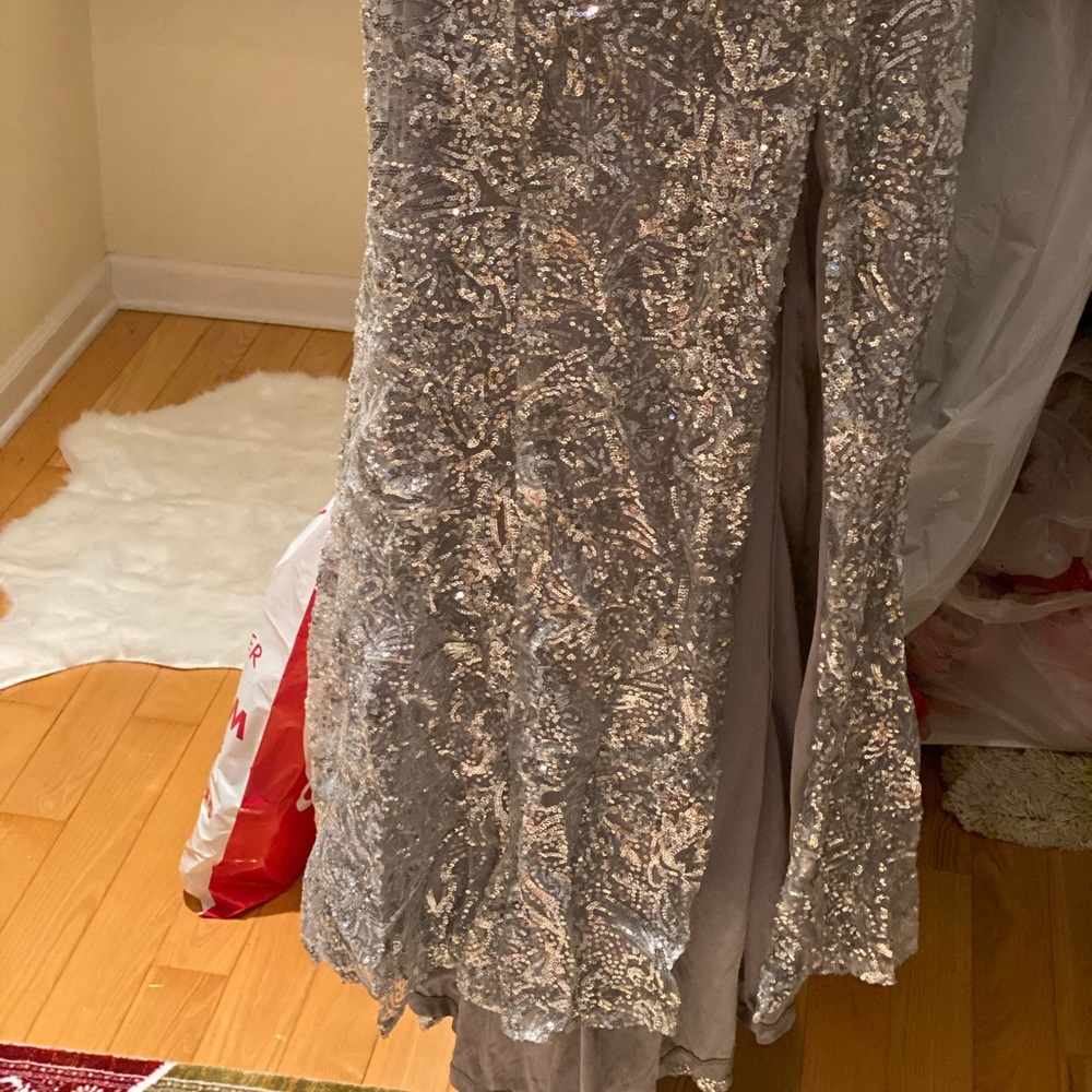 Dress - Picture 3 of 8